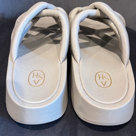 Ash puffy strap slides. Worn once inside. Size 9 - Picture 4 of 7